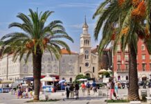 Turisti oblegajo hrvaško mesto: Ugodne cene privabljajo turiste iz celega sveta