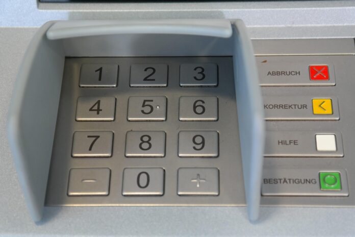 v-bertokih-odjeknila-eksplozija-razstreljen-bankomat-in-poskodovan-vhod-v-trgovino-6a2fdb51a7371-1781521233