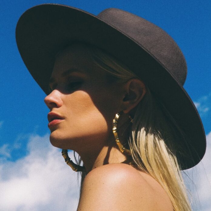 Lauren Bennett, stran fb