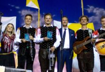 Ansambel Obisk navdušil s čustvenim valčkom na Števerjanu #foto