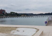 Nevarno glisiranje čolna pri Portorožu razburilo javnost #video