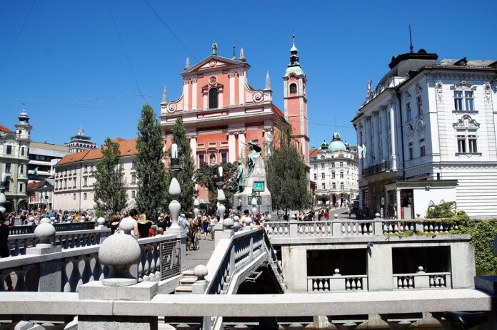 rumeni-kartoni-v-ljubljani-civilna-iniciativa-izziva-zupana-jankovica-6a468b10857f3-1783008016