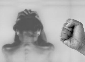Tragedija v Kelkheimu: Hrvat ubil ženo z mačeto sredi ulice