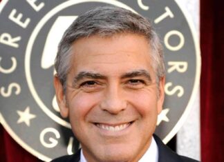 George in Amal Clooney prvič javno z dvojčkoma na dogodku #foto