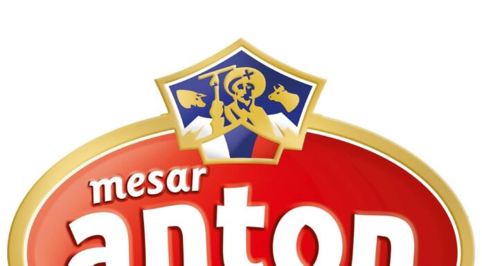Modri plastični delci v čevapčičih: Veliki odpoklic priljubljenih mesnih izdelkov