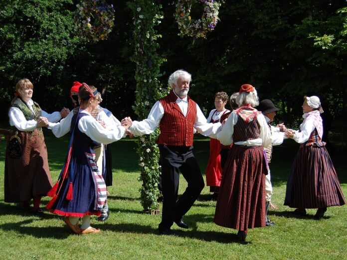 folklorni-spektakel-v-gorici-tradicija-in-sodobnost-na-ulicah-6a93e3052ccf0-1788076805