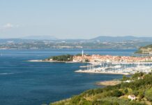 Izola ponovno vabi kopalce: Svetilnik odprt po analizi vode