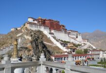 Poplave v Nepalu in Tibetu: Število žrtev narašča iz ure v uro, pogrešanih še več kot 3000 oseb