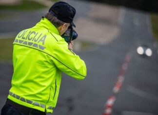 Divjanje na avtocesti in kršitve cestnoprometnih pravil brez primere