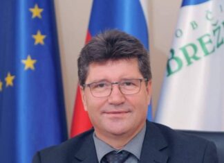 Do včeraj njegova podžupanja, zdaj protikandidatka: Molan jo je po napovedi kandidature razrešil