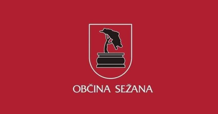 italijan-z-nozem-povzrocil-kaos-na-policijski-postaji-v-sezani-6aa96b9034ffd-1789488016
