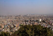 Čudežna rešitev v Nepalu: Dve osebi preživeli apokaliptične poplave #foto