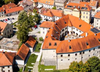 Metliški gasilci ob 157. obletnici z novim poveljniškim vozilom