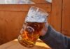 Pivska nesreča v Trebnjem: Raztresen tovor povzroča kaos