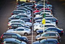 Pretirana parkirnina v Ljubljani šokira obiskovalce upravne enote