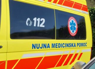 Prometna nesreča v Bakovcih: Trčenje osebnega in tovornega vozila