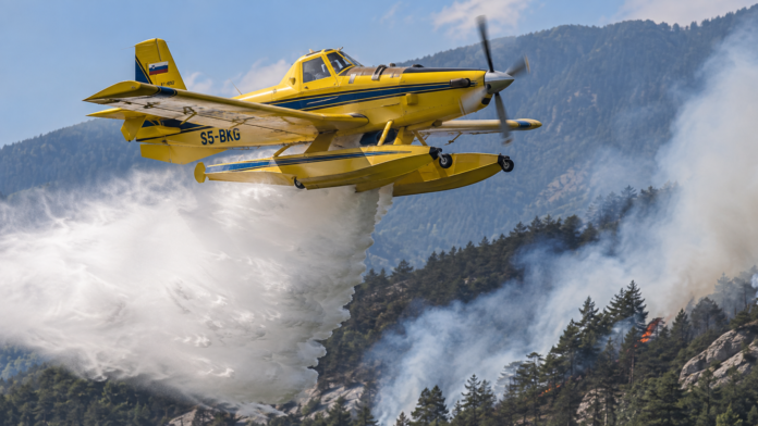 rekordna-sezona-slovenskih-air-tractorjev-iz-zraka-odvrgli-vec-kot-dva-milijona-litrov-vode-6aacef85c7f24-1789718405