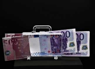 Vlada z rebalansom povečuje primanjkljaj: Fiskalni svet opozarja, da se Slovenija oddaljuje od svojih zavez
