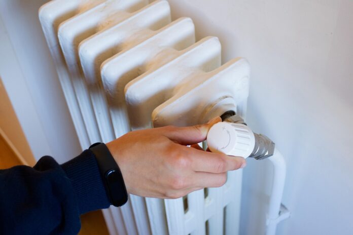 ogrevalna-sezona-prinasa-nove-skrbi-100-000-slovencev-je-ze-zivelo-v-energetski-revscini-6ad5ea275e4a0-1792404007
