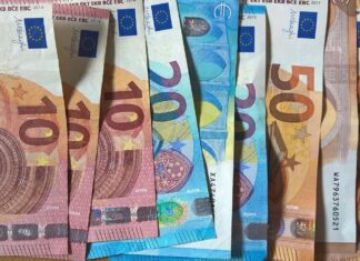 Prihaja davčna reforma: Bo slovenskim plačam končno lažje?