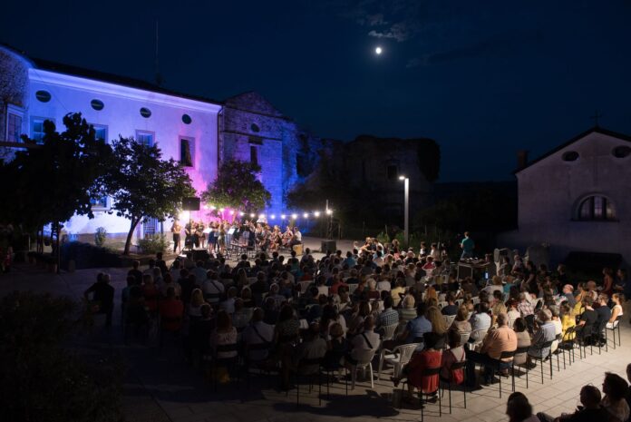 prvi-festival-pritegnil-vec-kot-2000-obiskovalcev-v-mestu-6ac5fc061887f-1791360006