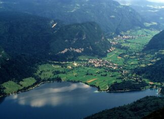 Stroge omejitve oddajanja stanovanj v Bohinju preoblikujejo turizem